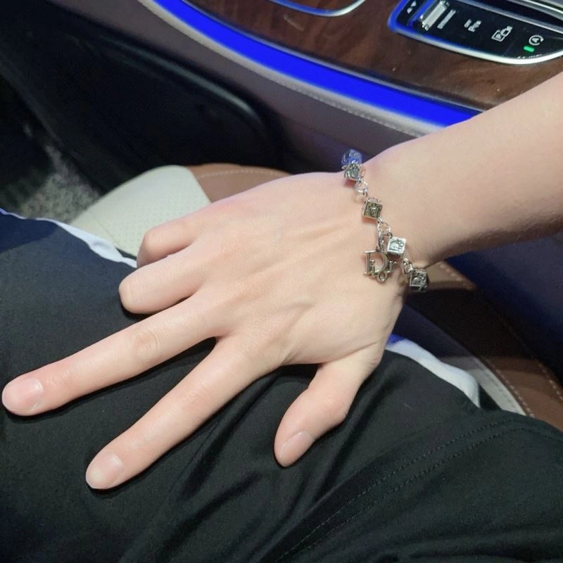 Casual Christian Dior Bracelets 235162