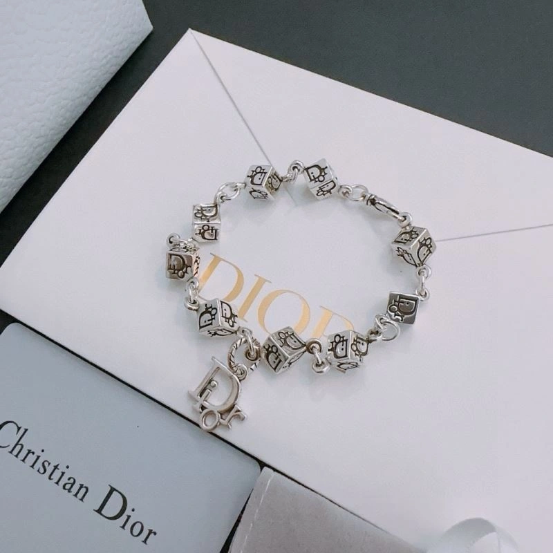 Casual Christian Dior Bracelets 235162