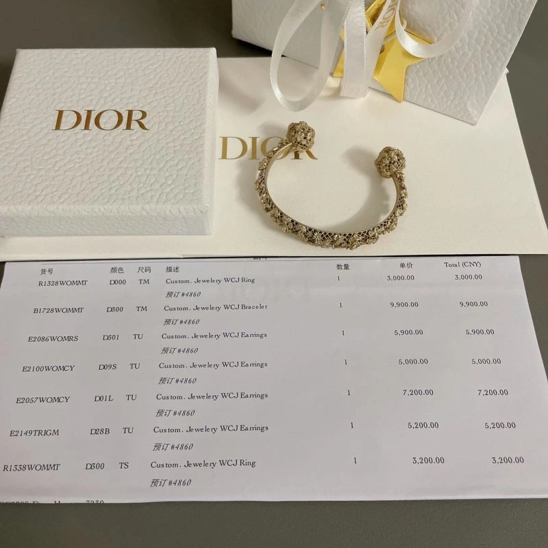 Timeless Christian Dior Bracelets 235157
