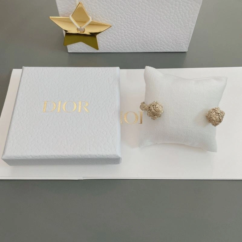 Timeless Christian Dior Bracelets 235157