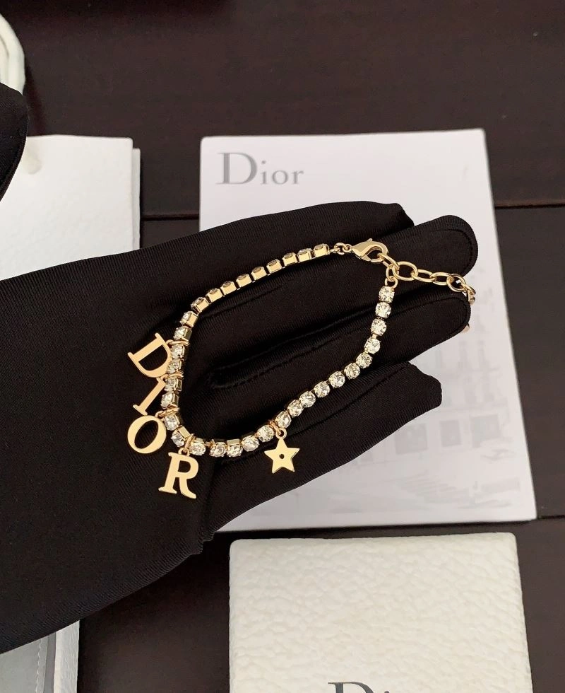 MultiPurpose Christian Dior Bracelets 235118