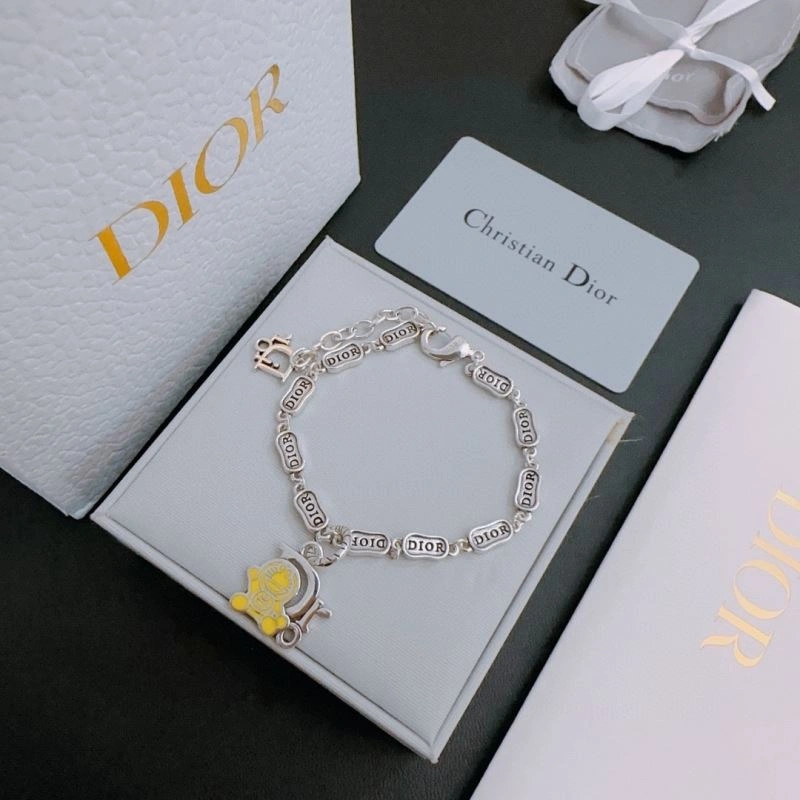 StreetReady Christian Dior Bracelets 235126