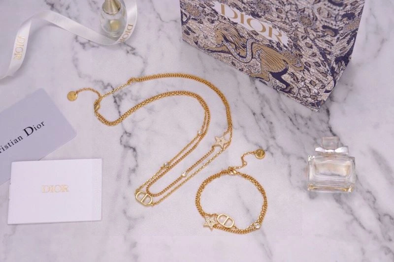 Stretchable Christian Dior Bracelets 235137