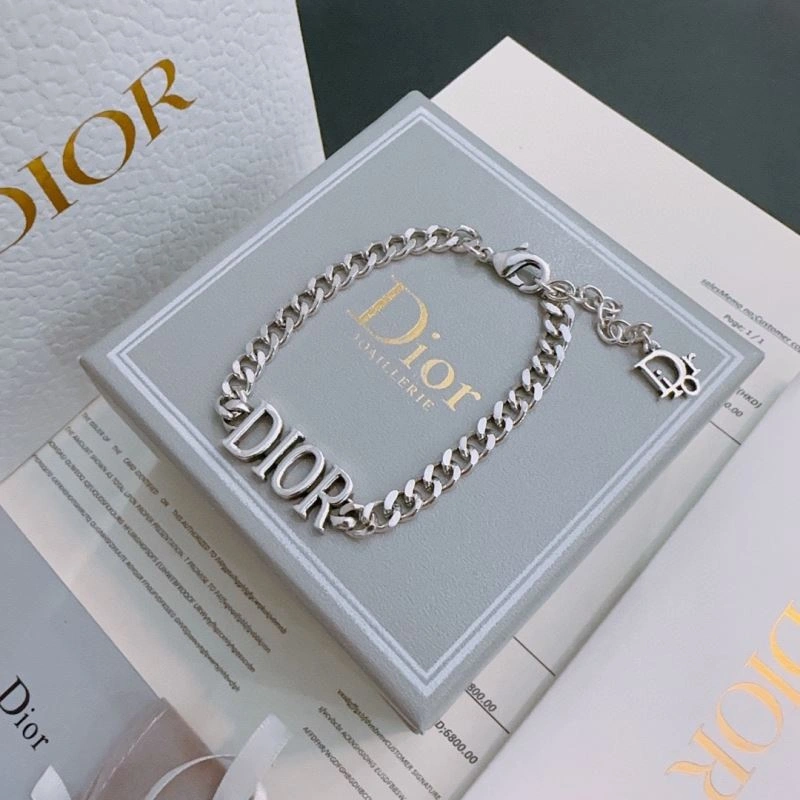 Stylish Christian Dior Bracelets 235130