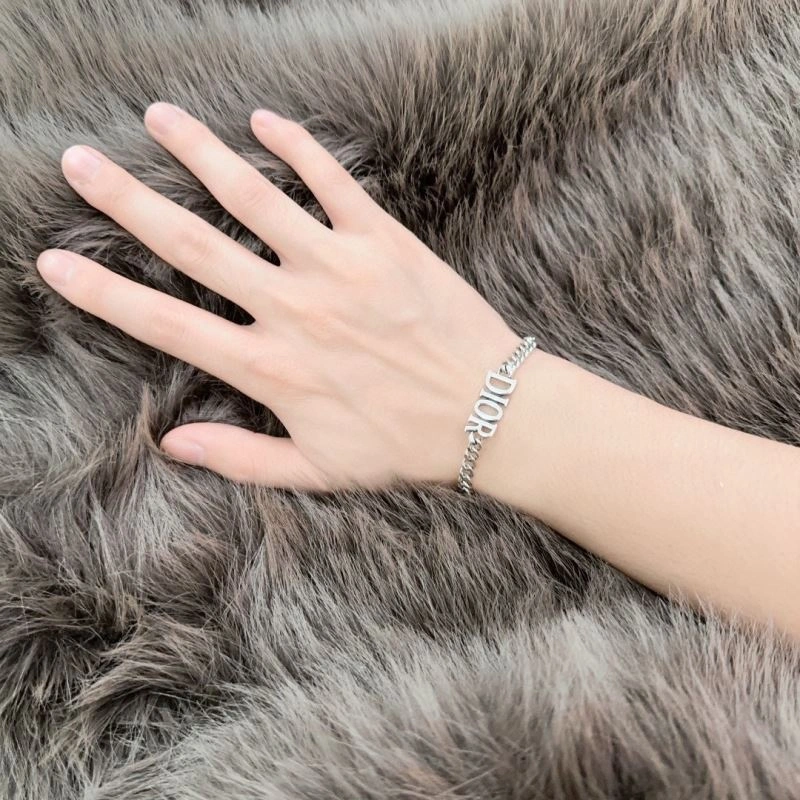 Stylish Christian Dior Bracelets 235130