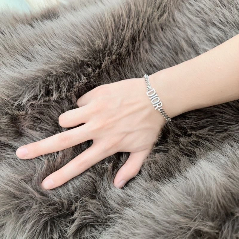 Stylish Christian Dior Bracelets 235130