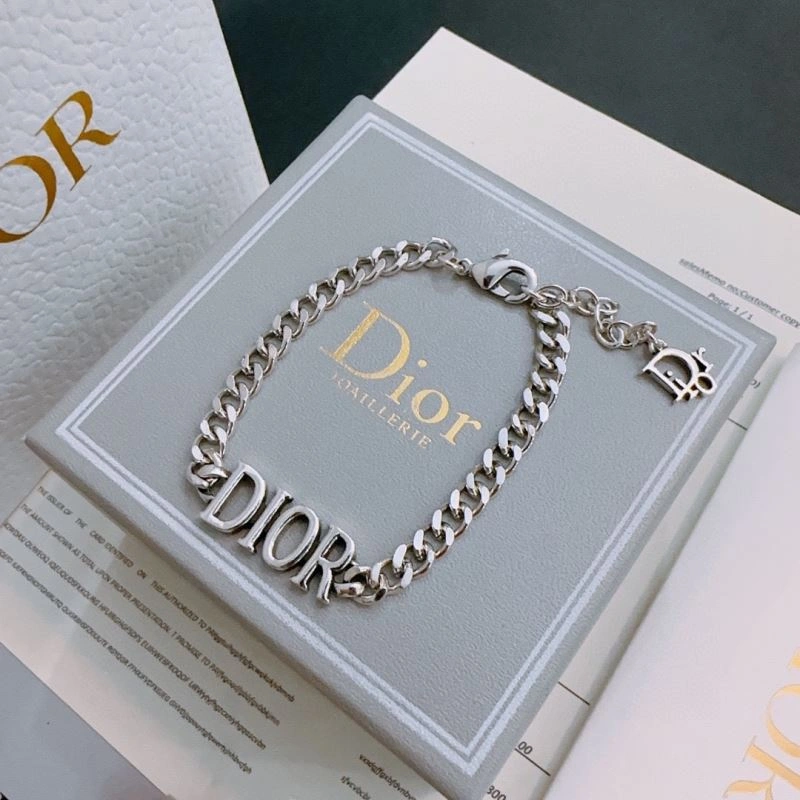 Stylish Christian Dior Bracelets 235130
