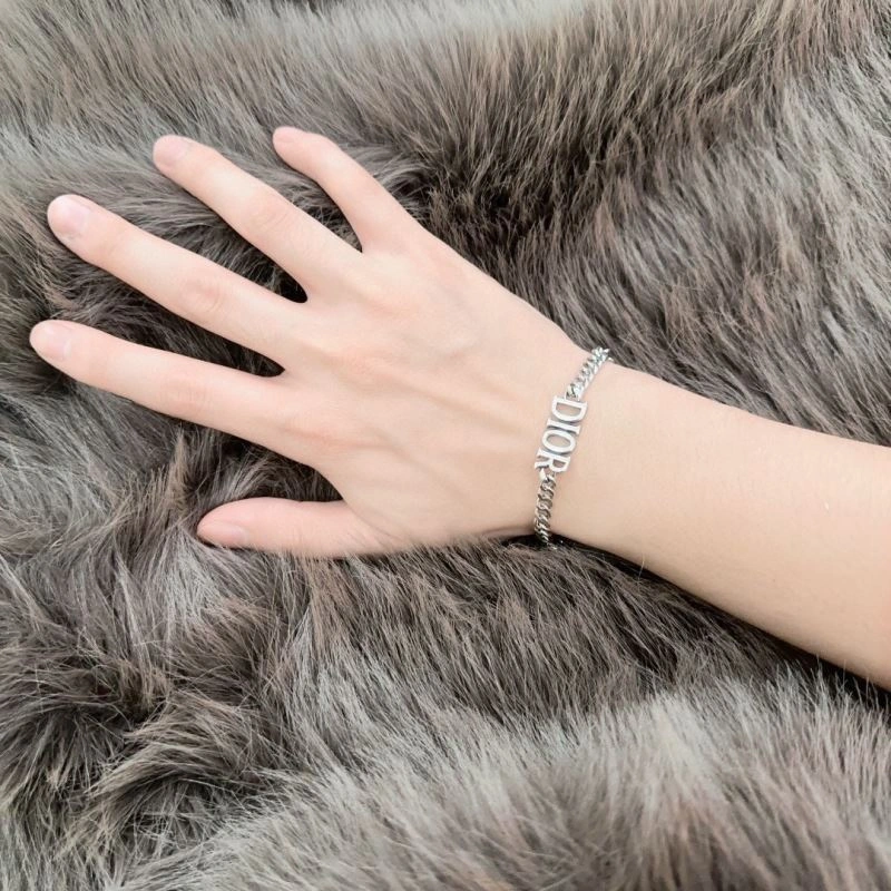 Stylish Christian Dior Bracelets 235130
