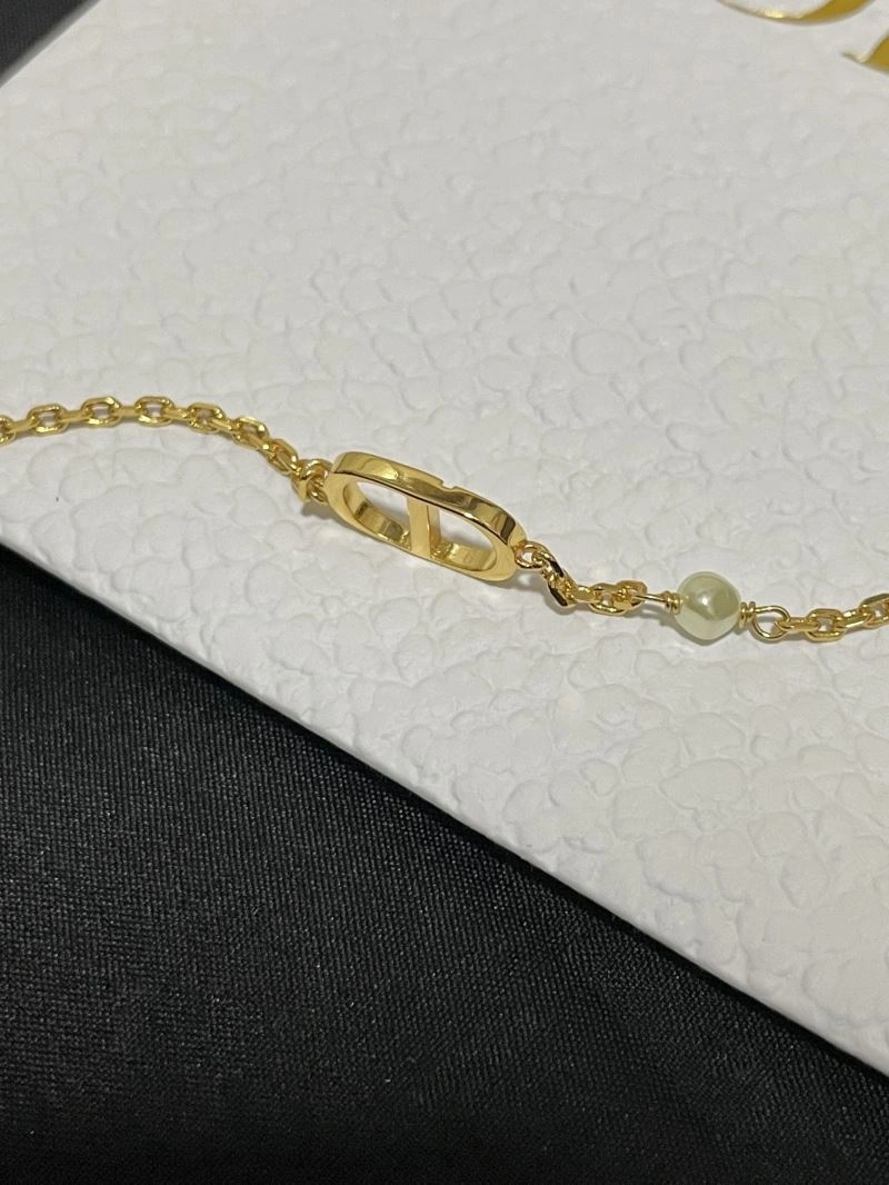 Efficient Christian Dior Bracelets 234641
