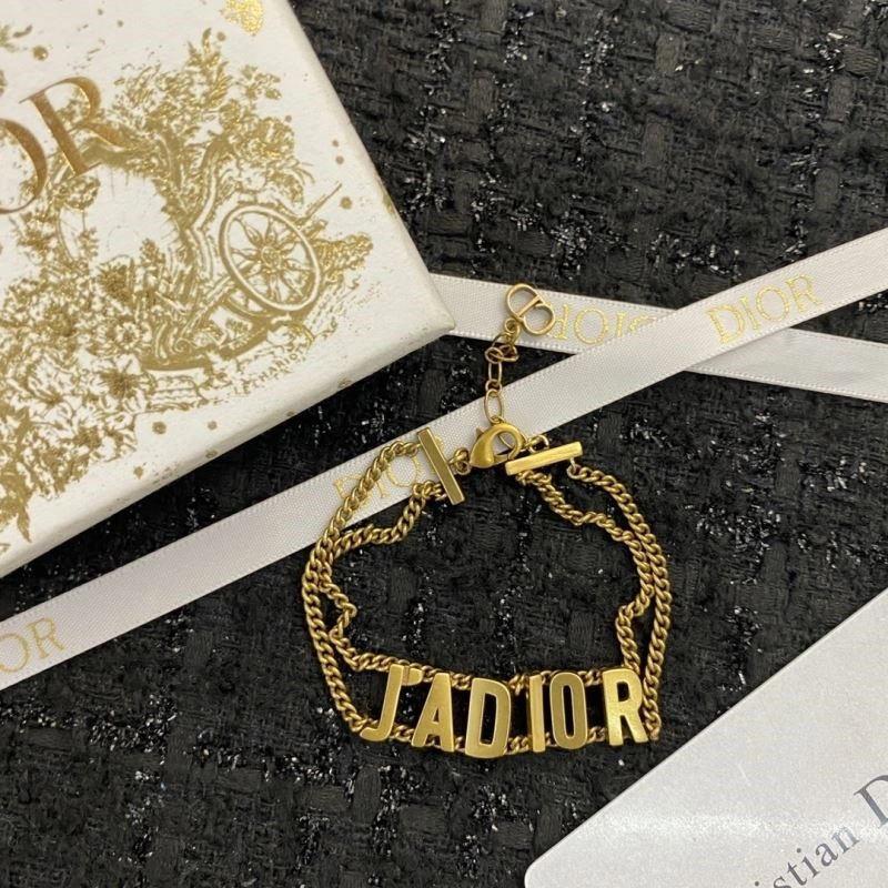 Premium Christian Dior Bracelets 234317