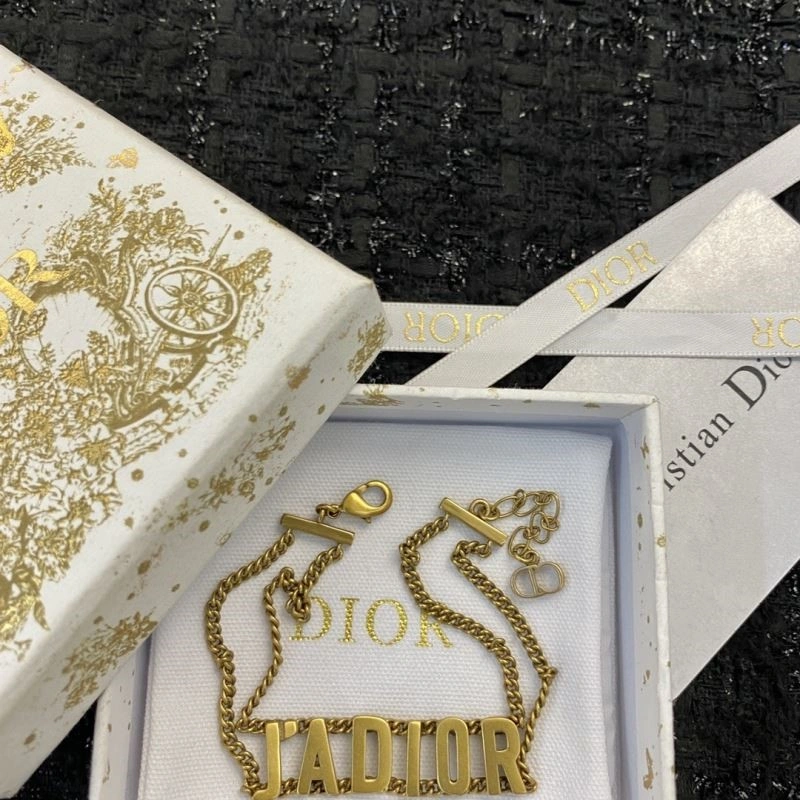 Premium Christian Dior Bracelets 234317