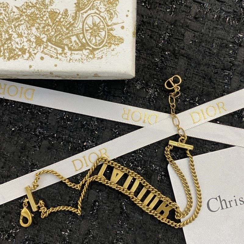 Premium Christian Dior Bracelets 234317
