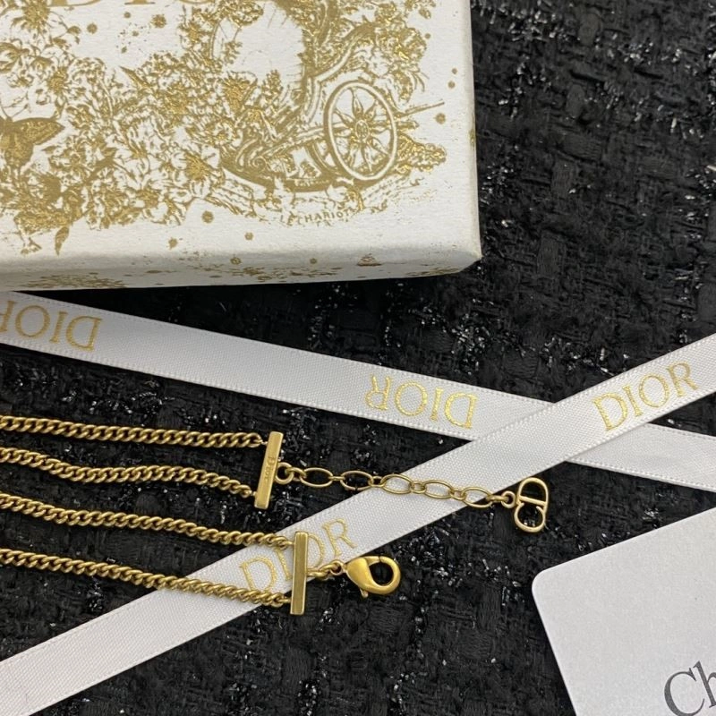 Premium Christian Dior Bracelets 234317