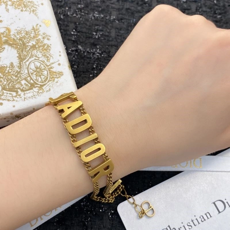 Premium Christian Dior Bracelets 234317