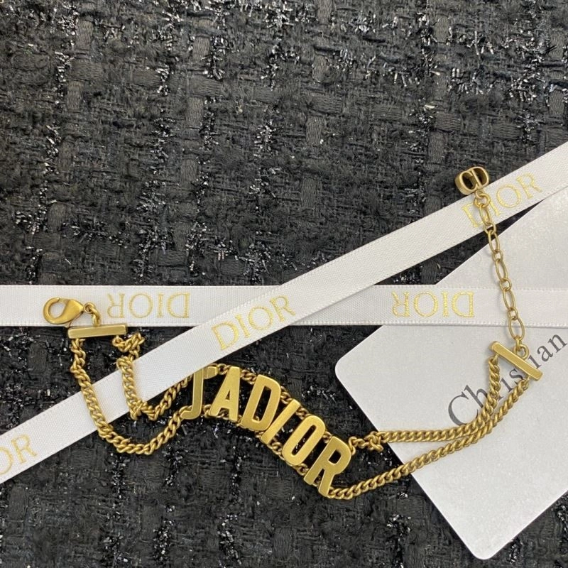 Premium Christian Dior Bracelets 234317
