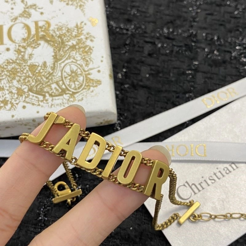 Premium Christian Dior Bracelets 234317