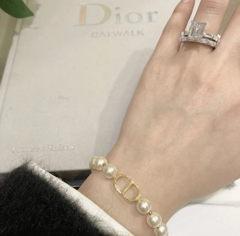 Lightweight Christian Dior Bracelets 234318