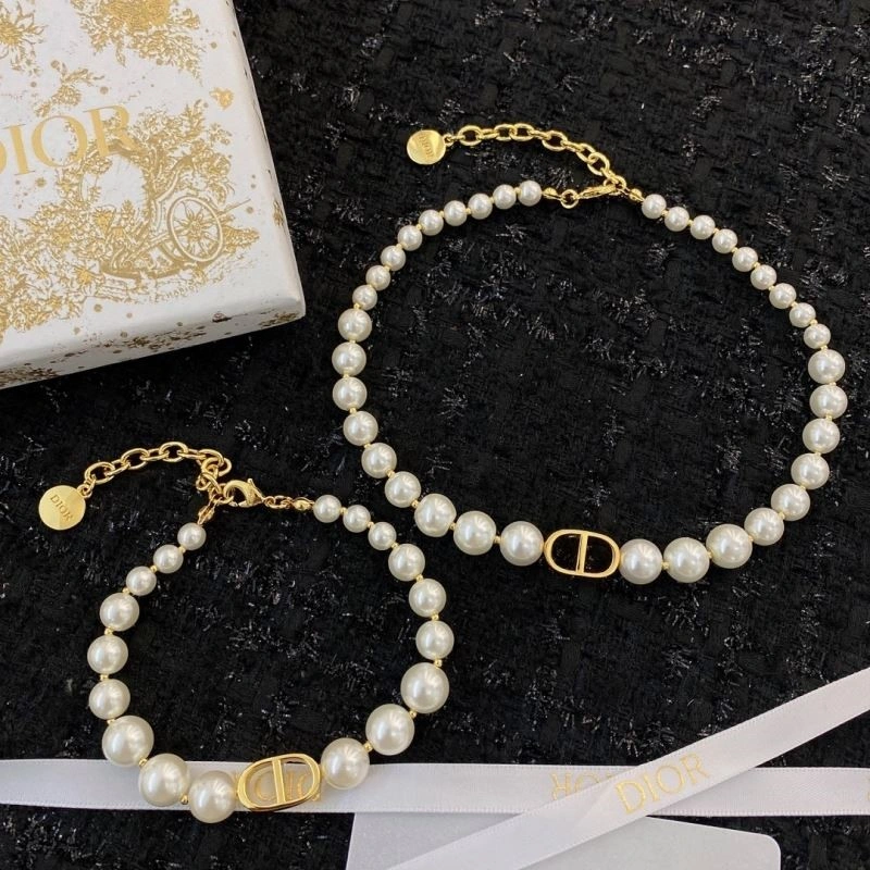 Lightweight Christian Dior Bracelets 234318