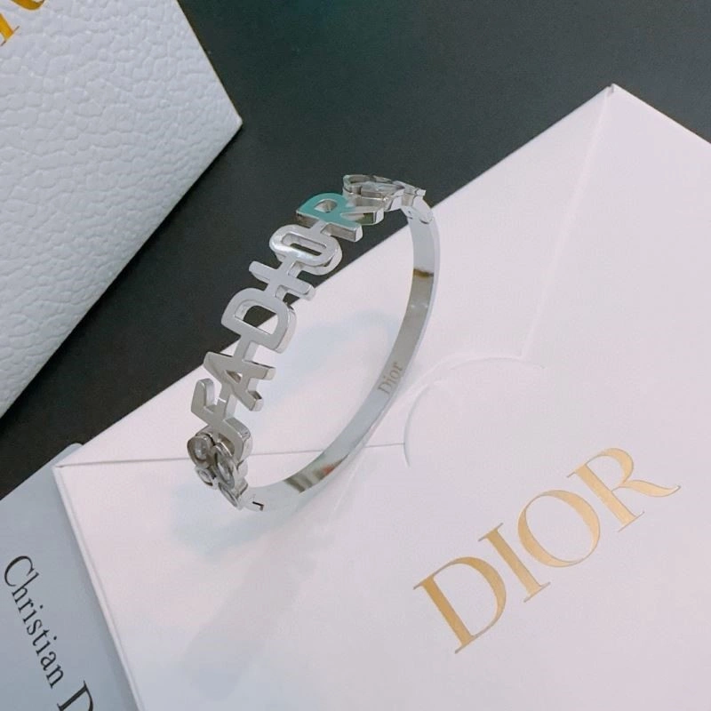 Casual Christian Dior Bracelets 234304