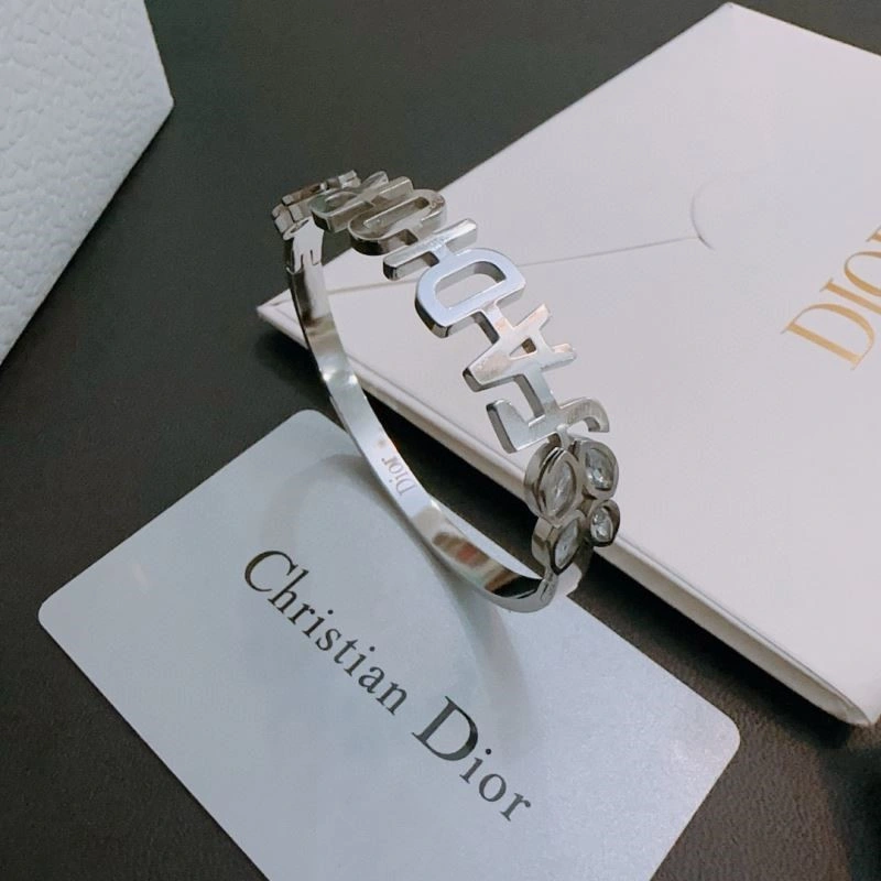 Casual Christian Dior Bracelets 234304