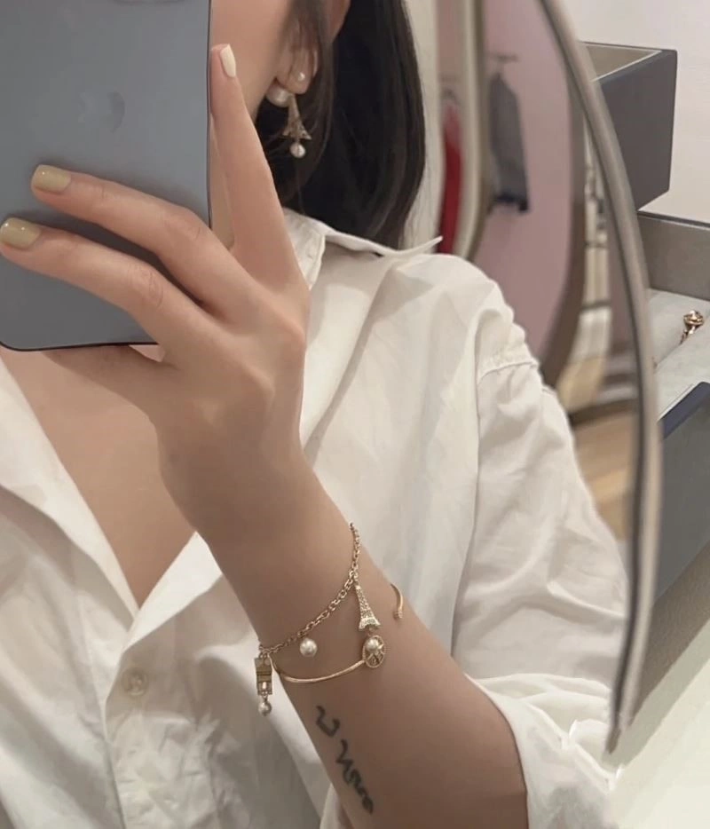 Breathable Christian Dior Bracelets 234036