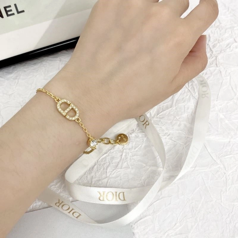 Reliable Christian Dior Bracelets 234028