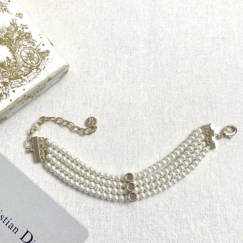 Supportive Christian Dior Bracelets 234027