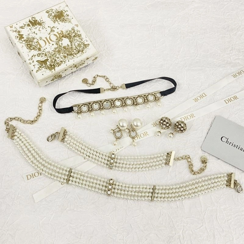 Supportive Christian Dior Bracelets 234027