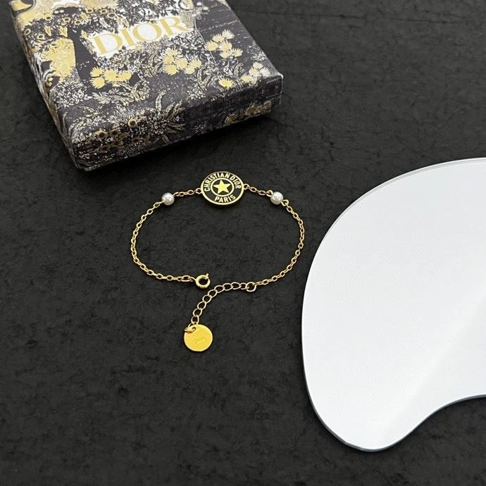 Premium Christian Dior Bracelets 234030
