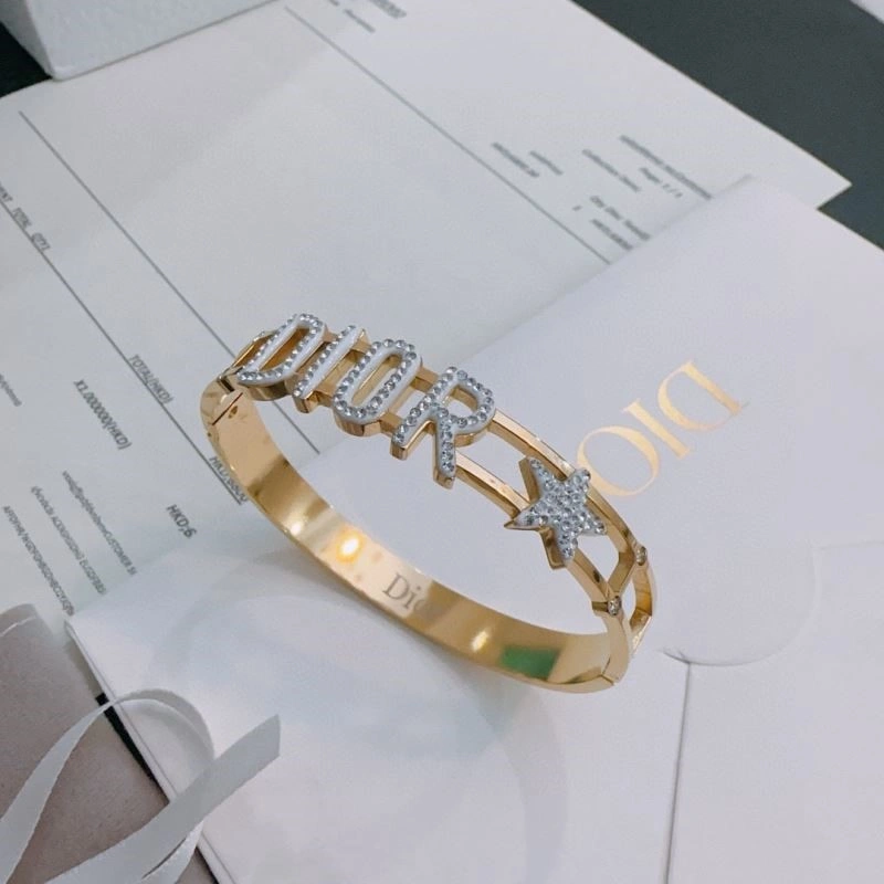 Premium Christian Dior Bracelets 234056