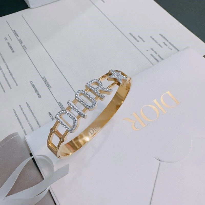 Premium Christian Dior Bracelets 234056