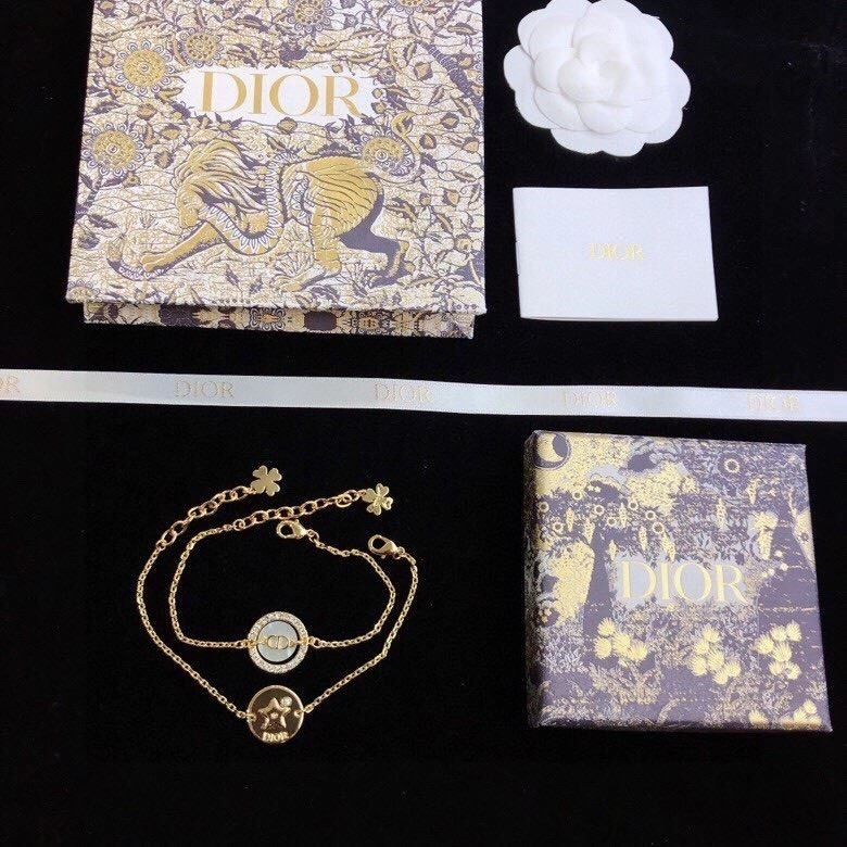 Reliable Christian Dior Bracelets 233970