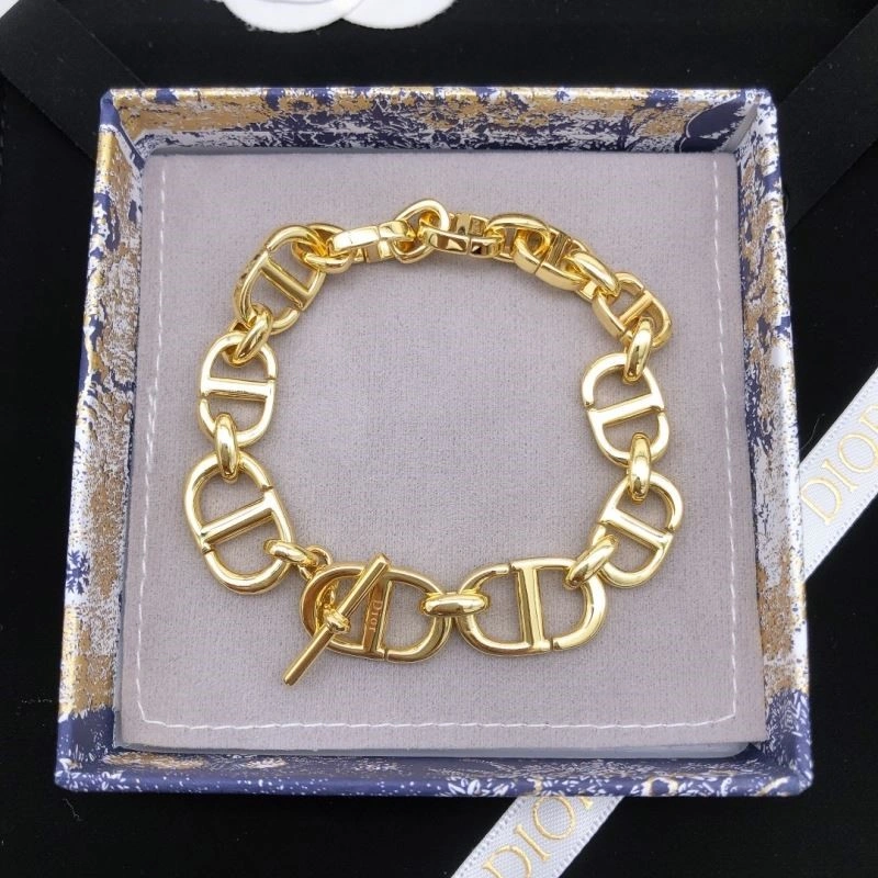 Timeless Christian Dior Bracelets 233687