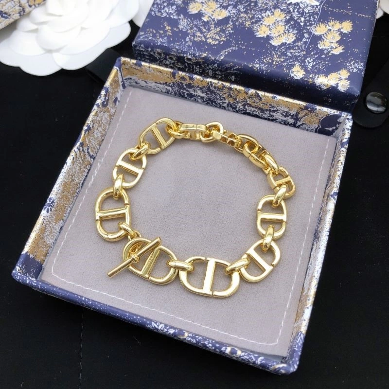 Timeless Christian Dior Bracelets 233687