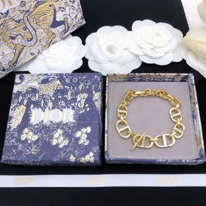 Timeless Christian Dior Bracelets 233687