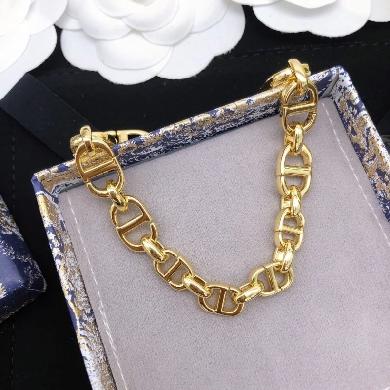 Timeless Christian Dior Bracelets 233687