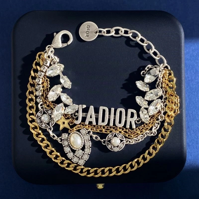 Fashionable Christian Dior Bracelets 233671