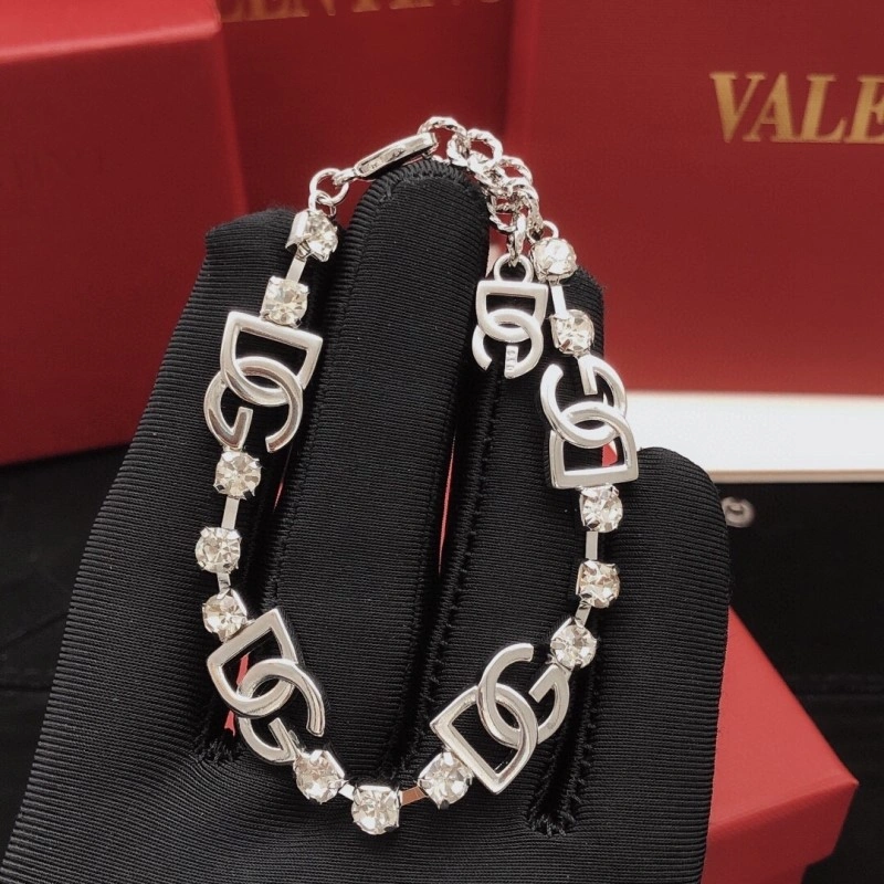EyeCatching Christian Dior Bracelets 232929