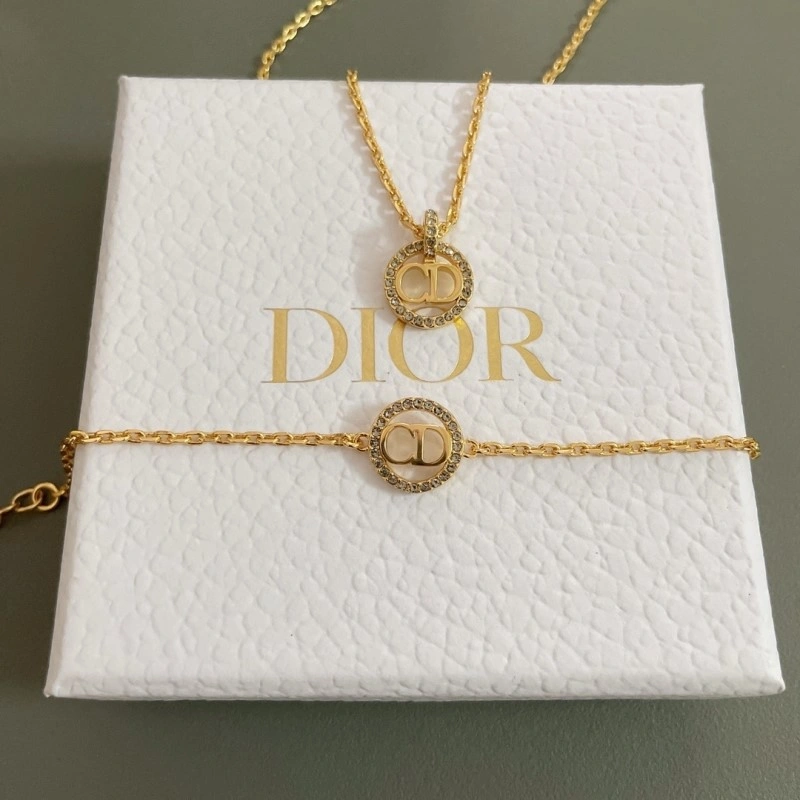 Casual Christian Dior Bracelets 232912