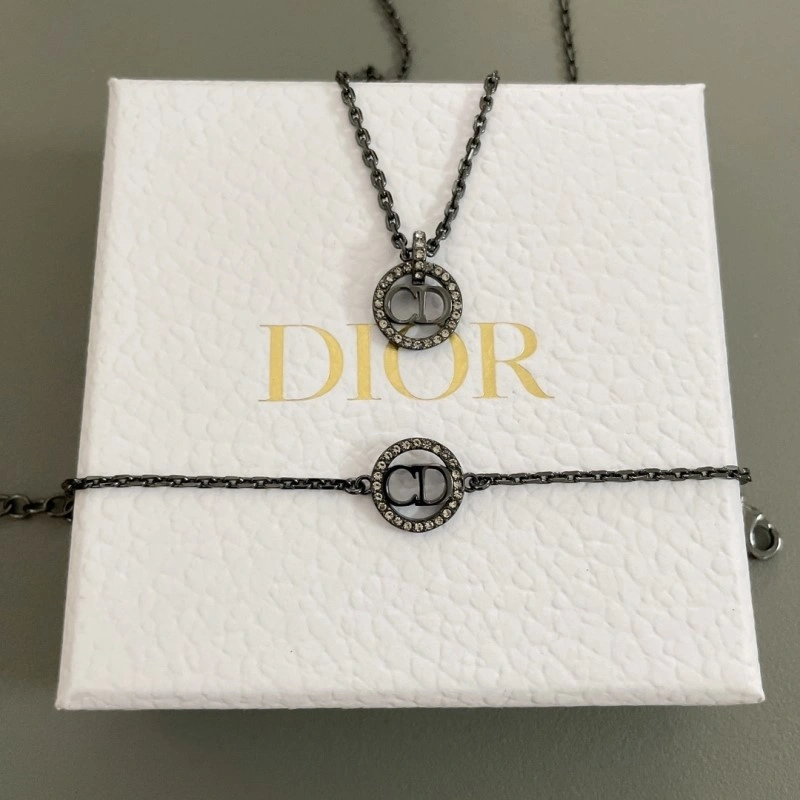 Casual Christian Dior Bracelets 232912