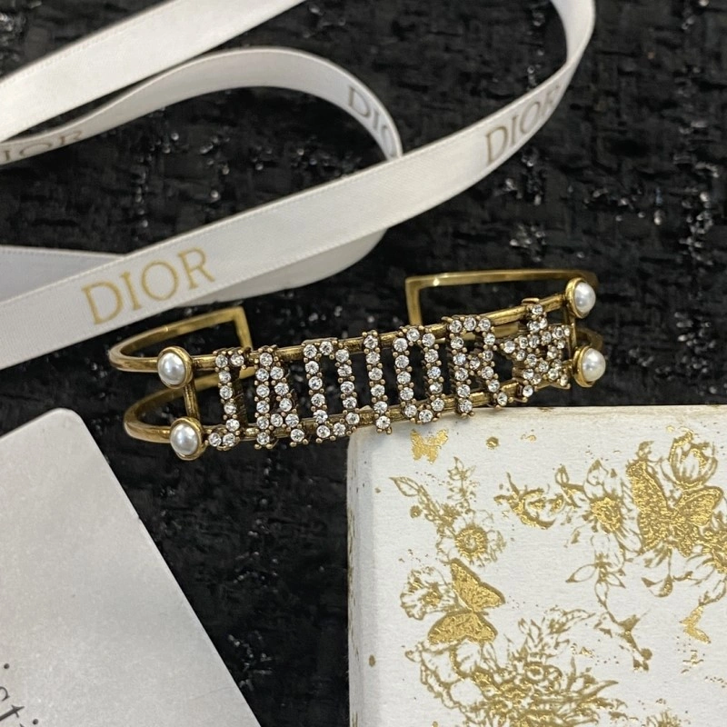 Stylish Christian Dior Bracelets 233018