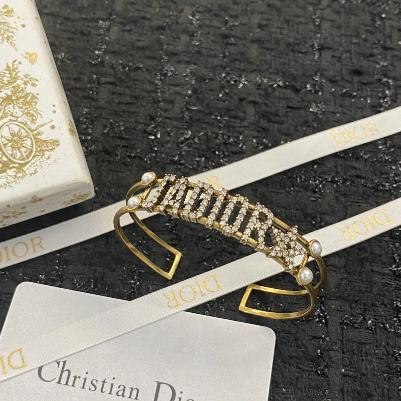 Stylish Christian Dior Bracelets 233018