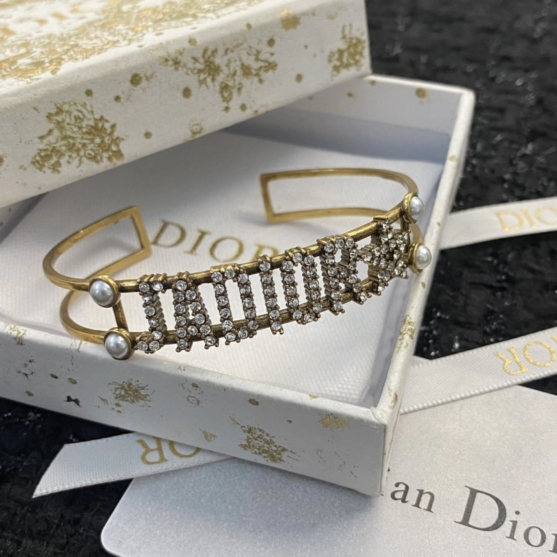Stylish Christian Dior Bracelets 233018