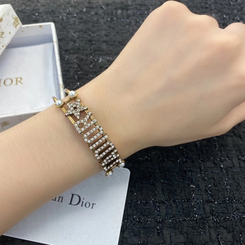 Stylish Christian Dior Bracelets 233018