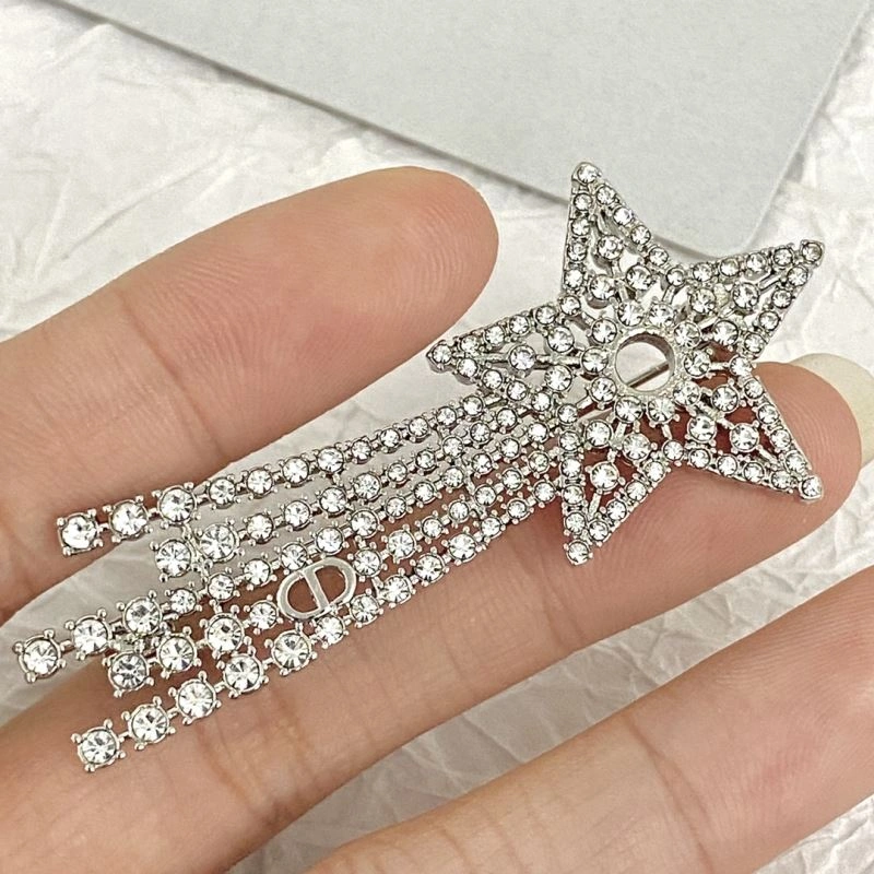 Tailored Christian Dior Brooches 236354