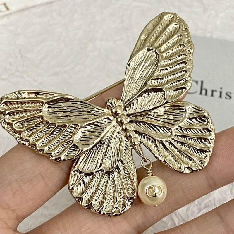 Cozy Christian Dior Brooches 236193