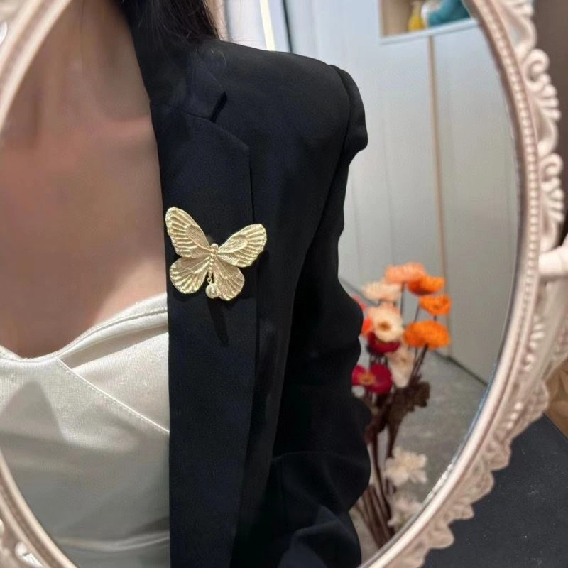 Cozy Christian Dior Brooches 236193