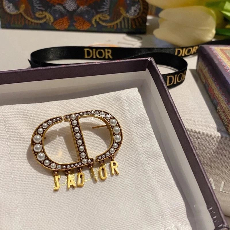 Christian Dior Brooches Snug 235336