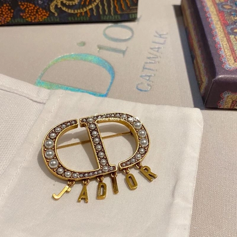Christian Dior Brooches Snug 235336