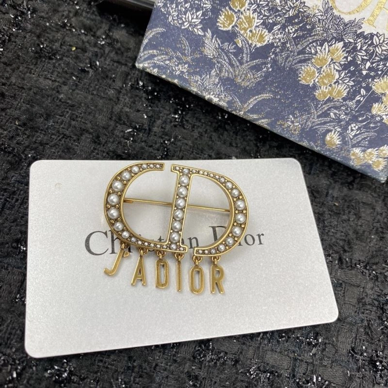 Christian Dior Brooches Snug 235336